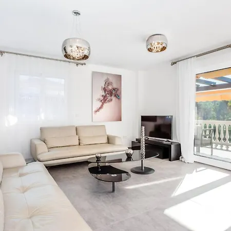 By Riva - 4 Bedroom In Dama De Noche Apartmán Marbella